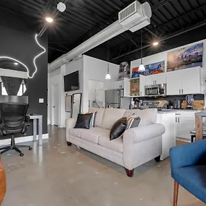 New Sleeps 4 - 7 Mins To Dwtn , Nashville United States